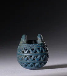 Modelový koš jako amulet, kolem 1069-945 př.nl
