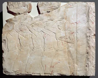 Reliéf z hrobky Nes-Peka-Shuty, Deir El-Bahri, Théby, detail z pravého konce druhého registru, období Saite, cca 656-610 př.nl (vápenec)