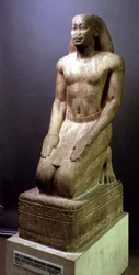 Socha klečícího Nakhtorheba, období Saite (křemenec) (viz také 154085)
