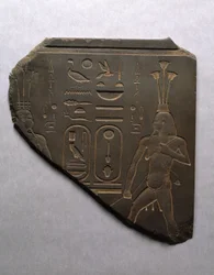Nilský bůh Hapi rituálně spojující Horní a Dolní Egypt, 663–525 př. n. l. (břidlicová břidlice)