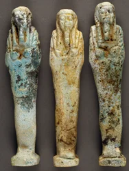 Ushabti (malé sochy), hrobka Ba Disit, hrobka guvernéra, šejk Souby, oáza Bahariya, Gíza, Egypt. Egyptská civilizace, 26. dynastie (663-525 př.nl).