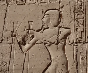 Faraon s kobrou, Luxorský chrám (reliéf)