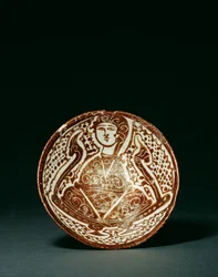 Fatimidově sytě hnědý lesk figurální kónická mísa