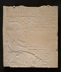 Reliéf z hrobky Khnumti, asi 2345-2184 př. n. l. (bílý vápenec)