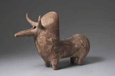 Amlash rhyton v podobě býka Zebu (terakota)