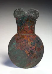 Zrcadlo, z Marlik, severozápad Íránu, cca 1400 př.nl (bronz)