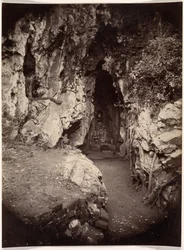 Jeskyně Hoa Nghiem, jeskyně Srpnové proměny, c. 1875.
