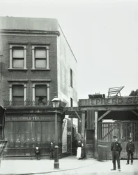68 Bermondsey New Road: přední elevace, Londýn, 1898