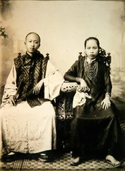 Annamitský chlapec a dívka ve středním Vietnamu, kolem roku 1875 (tisk alba)