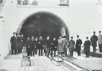 Blackwall Tunnel: kontrola podvodné části hodnostáři, 1895