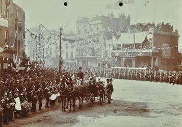 Blackwall Tunnel: paráda jako princ z Walesu, pozdější král Edward VII a princezna Alexandria se účastní slavnostního otevření tunelu, 1897