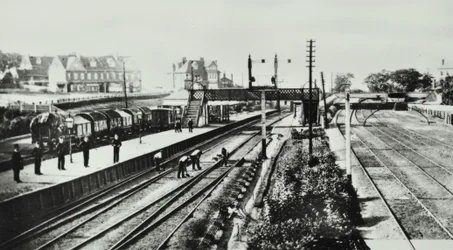 Grove Park Station: exteriér a nástupiště, 1888