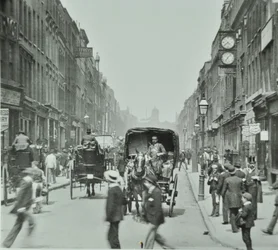 Hatton Garden: při pohledu na sever od Holborn Circus, Londýn, 1895
