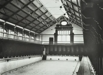Laurie Grove Bath: první veřejná koupaliště v Deptfordu, první třída, 1898