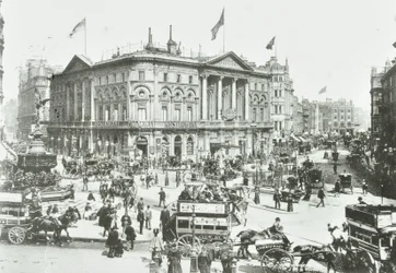 London Pavilion, Piccadilly Circus, Westminster LB: Pohled na východ, 1895