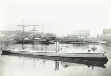 Jeden ze tří torpédových člunů vyrobených pro portugalskou vládu, Londýn, 1881