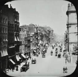 Pall Mall, Westminster LB: při pohledu na východ od Marlborough Road, 1895