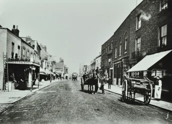 Putney High Street, při pohledu na most, 1885