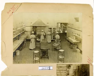 The North Theatre, St. Thomas Hospital, 1908 (sépiová fotografie)
