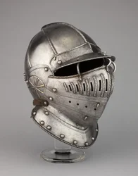 Burgonet s Falling Buffe možná z brnění Williama Herberta, 1. hraběte z Pembroke, kolem roku 1550