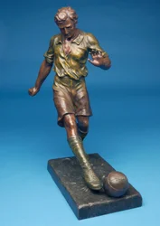 Figurka kopající do míče (za studena malovaný kouzlem)