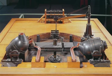 Model konvertoru vynalezený Henrym Bessemerem (1813-98) v roce 1855