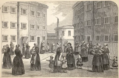 Matky s dětmi na cvičení ve věznici Tothill Fields, ilustrace z knihy The Criminal Prisons of London and Scenes from Prison Life od Henryho Mayhewa a Johna Binnyho, vyd. 1862