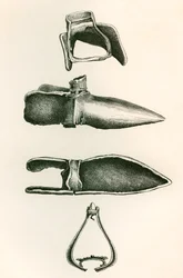 Stirrups and Sollerets, od The British Army: Its Origins, Progress and Equipment, publikované v roce 1868.