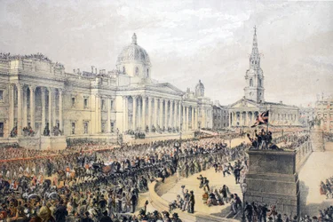 Trafalgar Square, z Památníku svatby Edwarda VII a Alexandry Dánské, hospoda. 1864