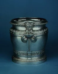 Chladnička na víno William III ve tvaru vázy od Davida Williamse, Londýn