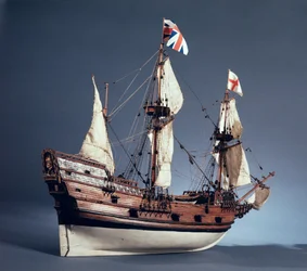 Model Mayflower z roku 1620 (dřevo) v měřítku 1:60 (viz také 260975)