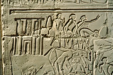 Reliéf z bitvy u Kadeše zobrazující vojáky faraona Ramsese II. bojující s chetitskými vojáky krále Muwatalliho (reliéf)