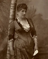 Paní John Wood, britská herečka a divadelní manažerka, 1888.
