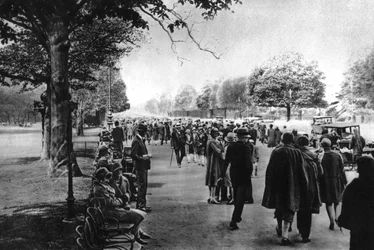 Avenue Foch vedoucí z Etoile do Bois de Boulogne, Paříž, 1931