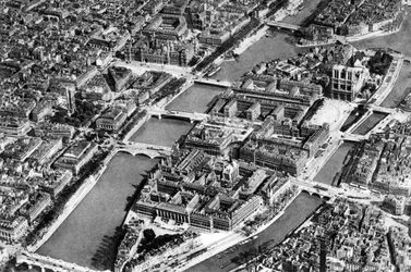 Celkový pohled na Isle de la Cite, Paříž, 1931
