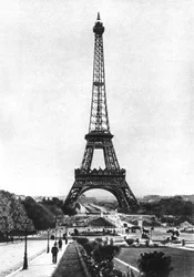 Eiffelova věž z Trocadera, Paříž, 1931.
