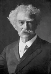 Samuel Langhorne Clemens , americký humorista, romanopisec, spisovatel a lektor, 1910.