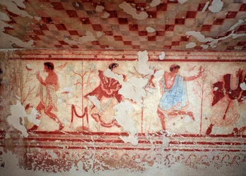 Tanečníci a hudebníci během banketu. Fresky z Tomba del triclinium, 5. století před naším letopočtem