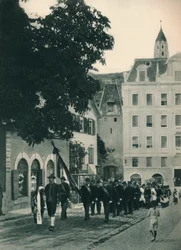 Smuteční průvod, Merano, Jižní Tyrolsko, Itálie, 1927
