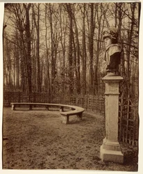 Versailles, hájek Vítězného oblouku (Socha, park ve Versailles)