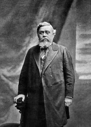 Armand Fallieres (1841-1932) preisdent francouzského senátu v letech 1899-1906 a poté prezident Francouzské republiky v letech 1906-1913.