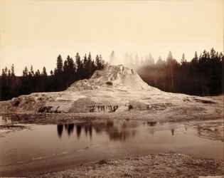 Gejzírový kužel Castle, Yellowstonský národní park