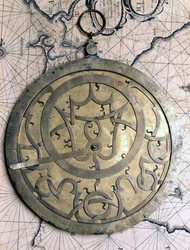 Vlámský astroláb (Leuven) ze 16. století. Museo del Castello, Milán