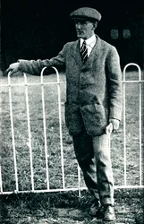 Přežil hroznou ránu: pan Sydney Pickles, expert na Caudron, 1913 1934