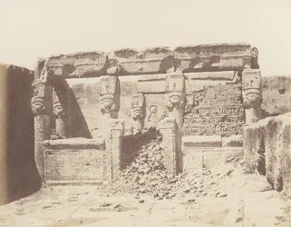 Dendera Tentyris, Athorův chrám – svatyně umístěná v jihozápadním úhlu..., 1851-52, tištěno 1853-54.