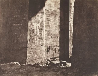 Ostrov Fileh Philæ, první pylon, francouzský nápis vyrytý na Ori..., 1851-52.