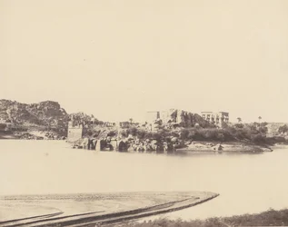 Ostrov Fileh Philæ, Celkový pohled převzatý z jihovýchodu v bodě B, 1851-52, vytištěno 1853-54.