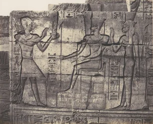 Karnak Thebes, Building in Ruins - Sochy z vnitřní zdi..., 1851-52, tištěno 1853-54.