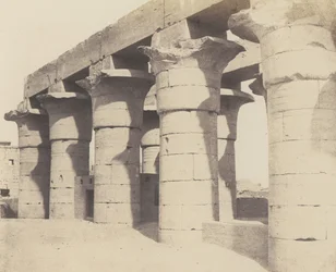 Louksor Thèbes. Construction Centrale - Grande Colonnade, 1851-52, tištěno 1853-54.