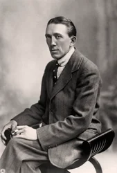 Gerald Du Maurier 1873-1934, anglický herec a divadelní manažer, počátek 20. století.